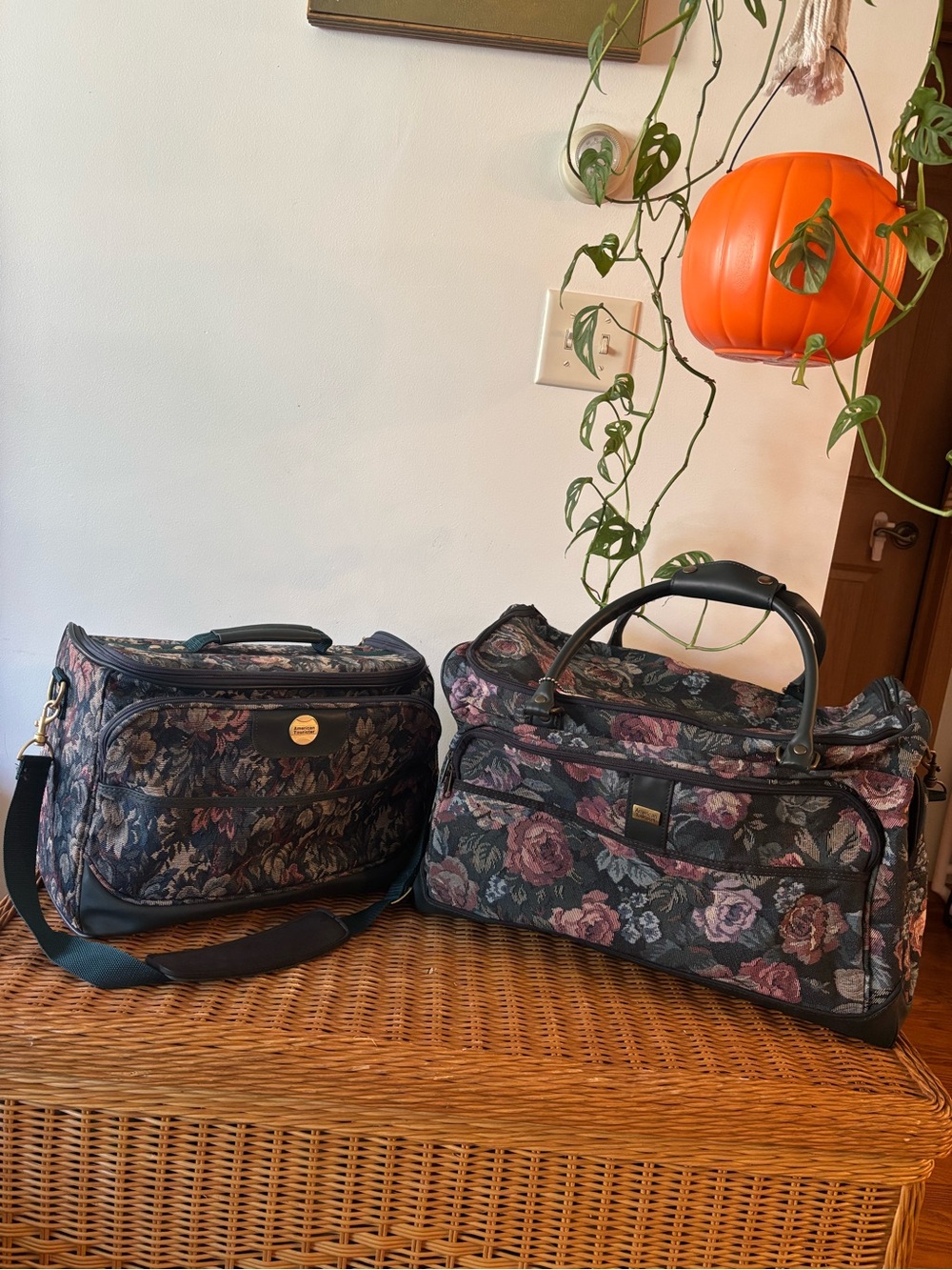 American Tourister Black Floral Travel Duffel Set